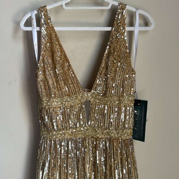*NEW WITH TAGS* MAC DUGGAL Nude Pale Gold Sequin Beaded Stripe Deep V-neck Gown - Picture 10 of 17